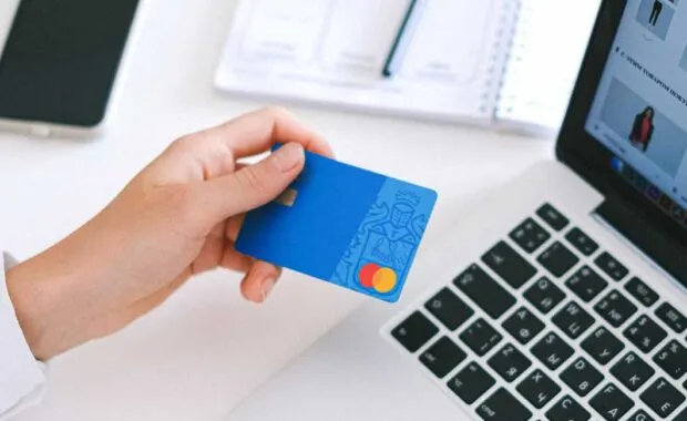 Cena izdelave spletne trgovine: Odkrijte stroške projekta s hitrim pomočnikom